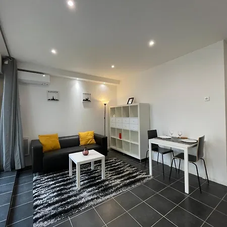 Confort & Gare - Exterieur - Parking * 퐁텐블로